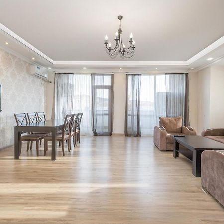2 Bedrooms 2 Bathrooms Large And Lux Apartment Best Location エレバン エクステリア 写真