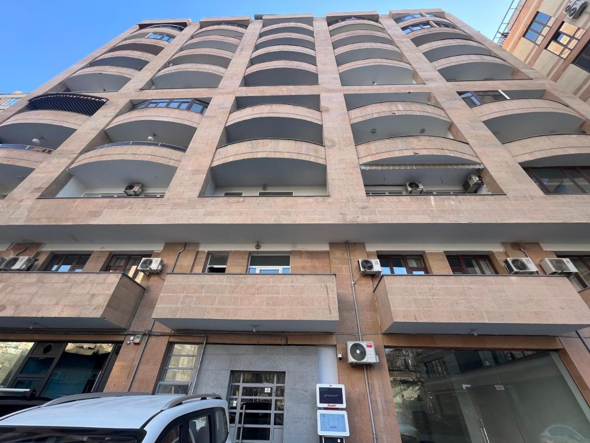 2 Bedrooms 2 Bathrooms Large And Lux Apartment Best Location エレバン エクステリア 写真
