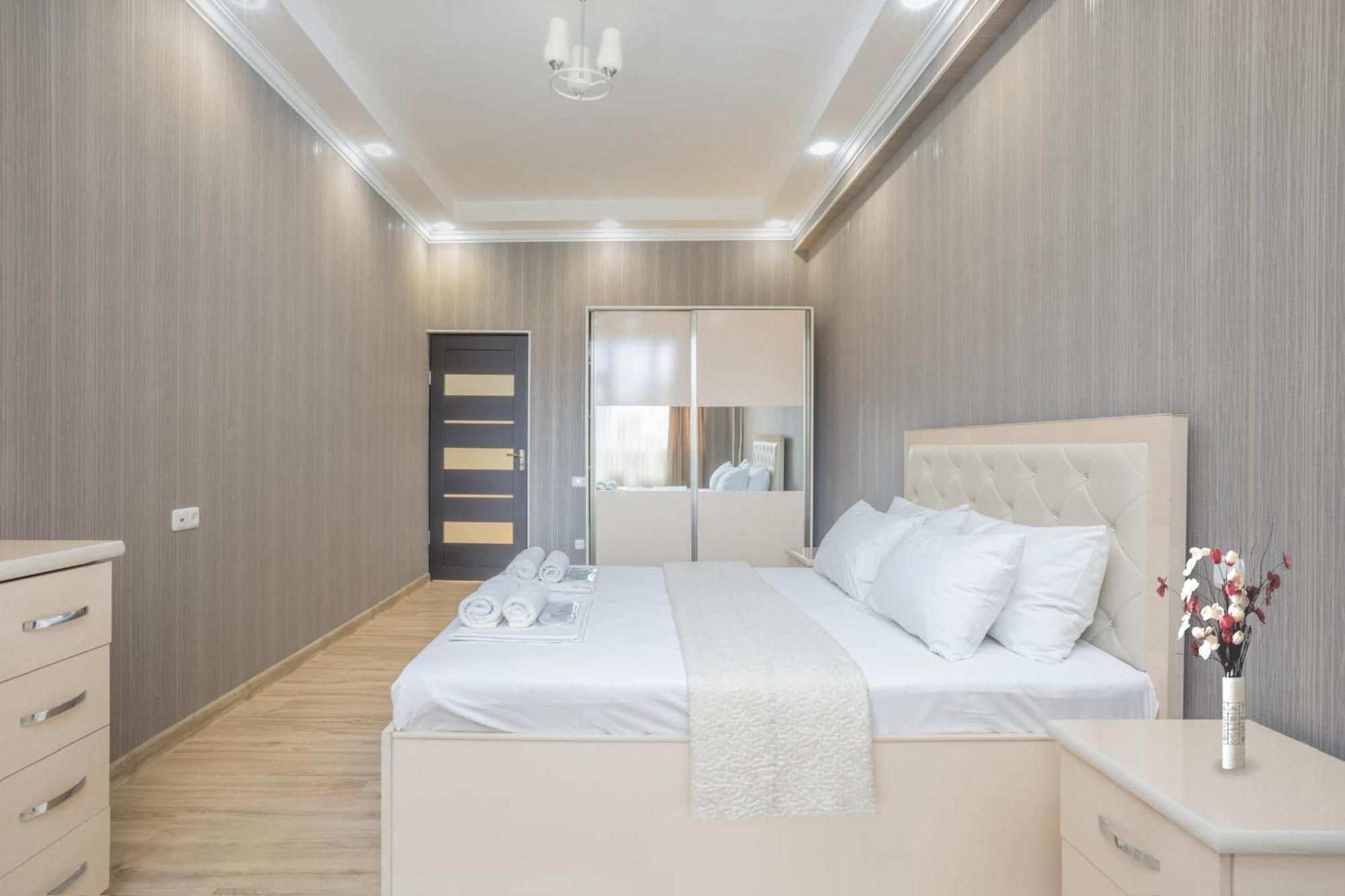 2 Bedrooms 2 Bathrooms Large And Lux Apartment Best Location エレバン エクステリア 写真