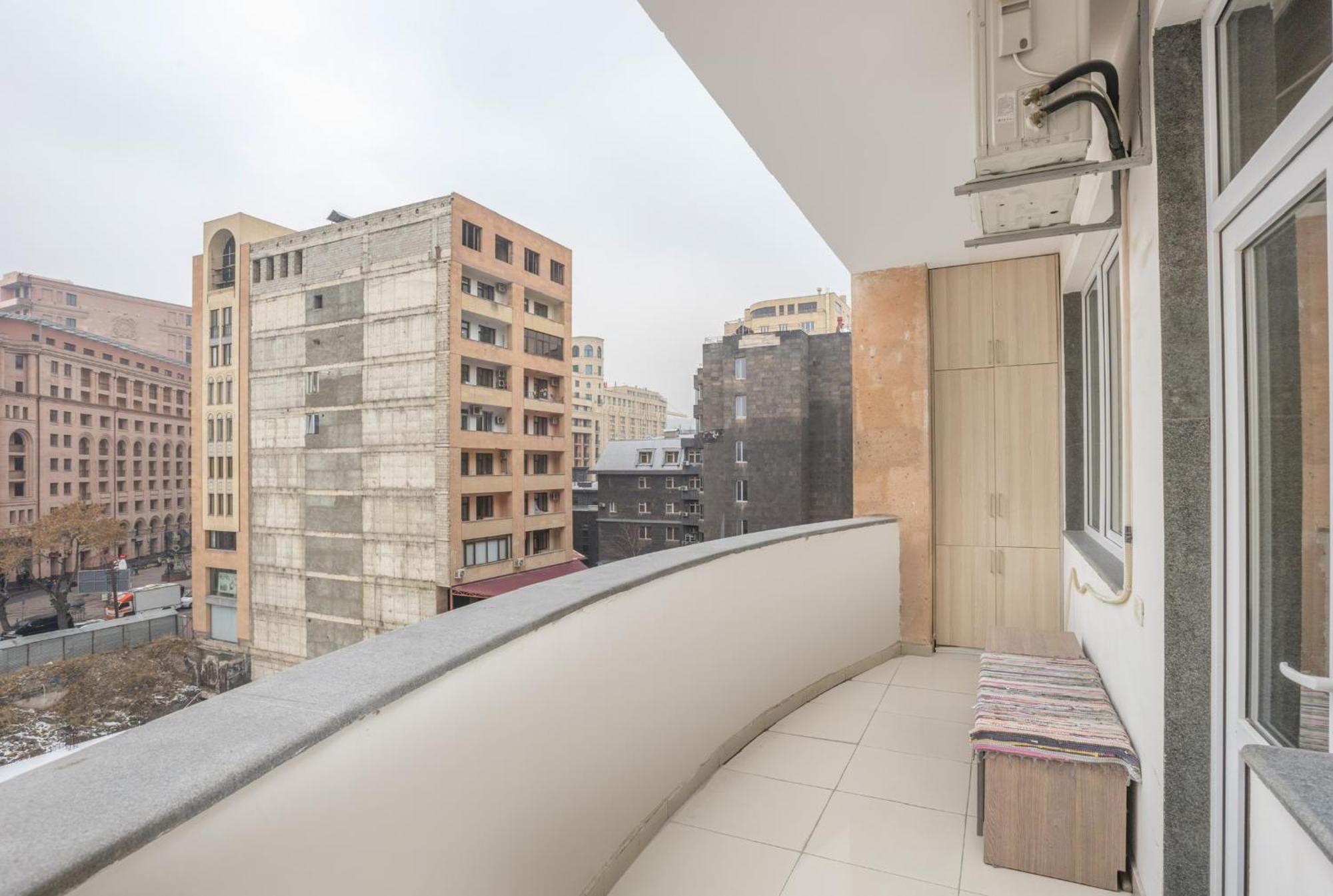 2 Bedrooms 2 Bathrooms Large And Lux Apartment Best Location エレバン エクステリア 写真
