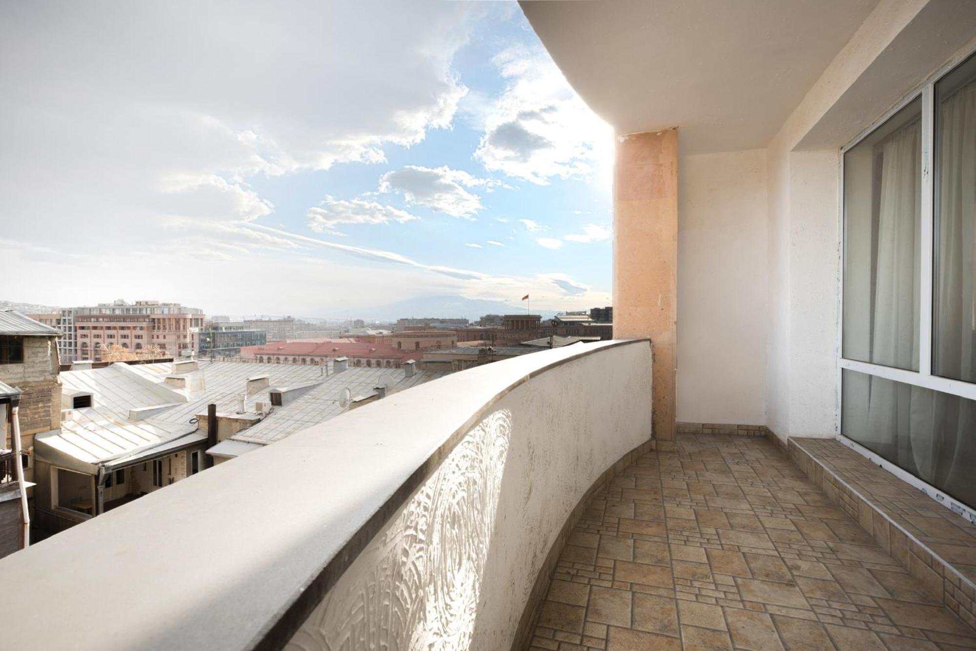 2 Bedrooms 2 Bathrooms Large And Lux Apartment Best Location エレバン エクステリア 写真